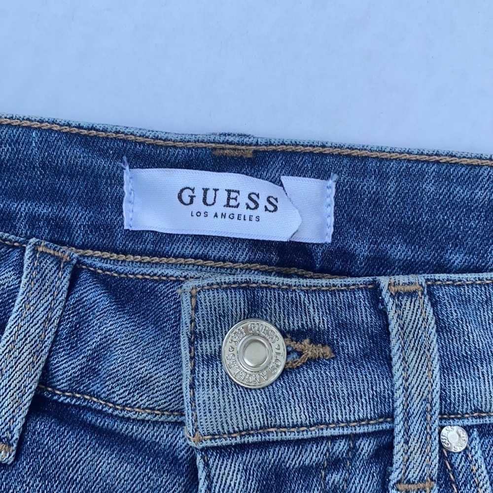 New GUESS Women's Denim Short SZ 24 - Picture 2 of 5